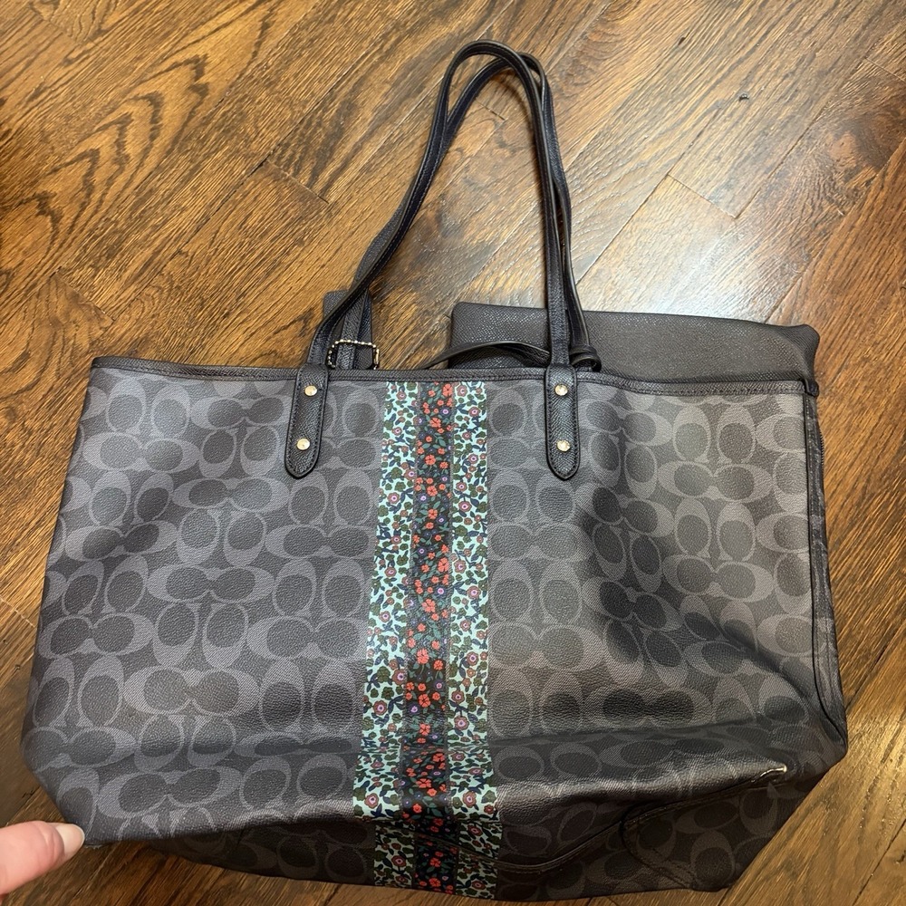 Coach Reversible Canvas City Tote Signature Varsity Stripe Floral Star EUC - Picture 6 of 16